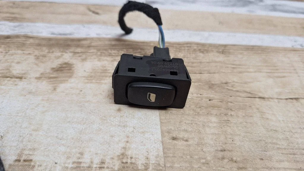 Electric window control switch 14996420XT