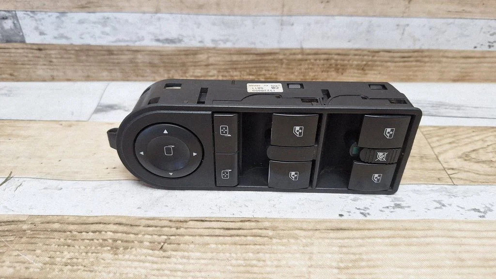 Electric window control switch – Opel Zafira B (2005-2014)