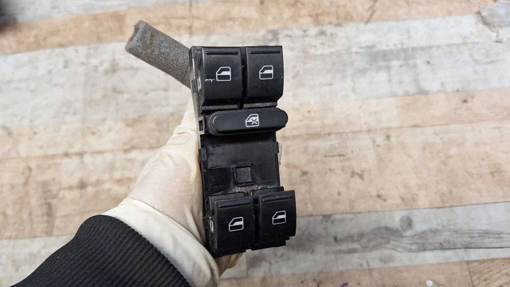 Electric window control switch 1K4959857A
