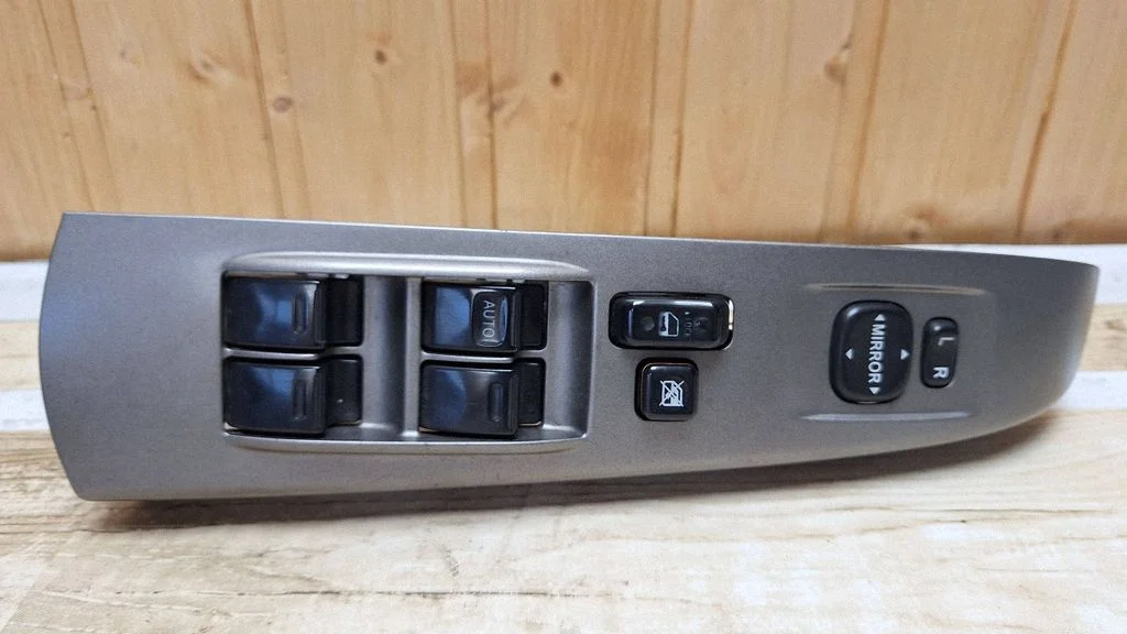 Electric window control switch 8482047050