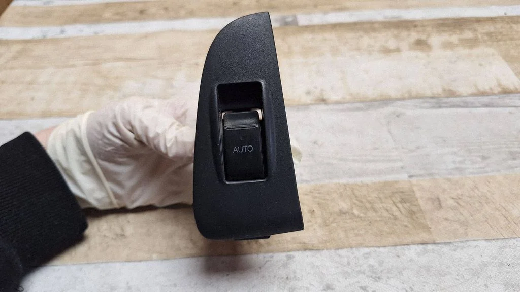 Electric window control switch 7427105020