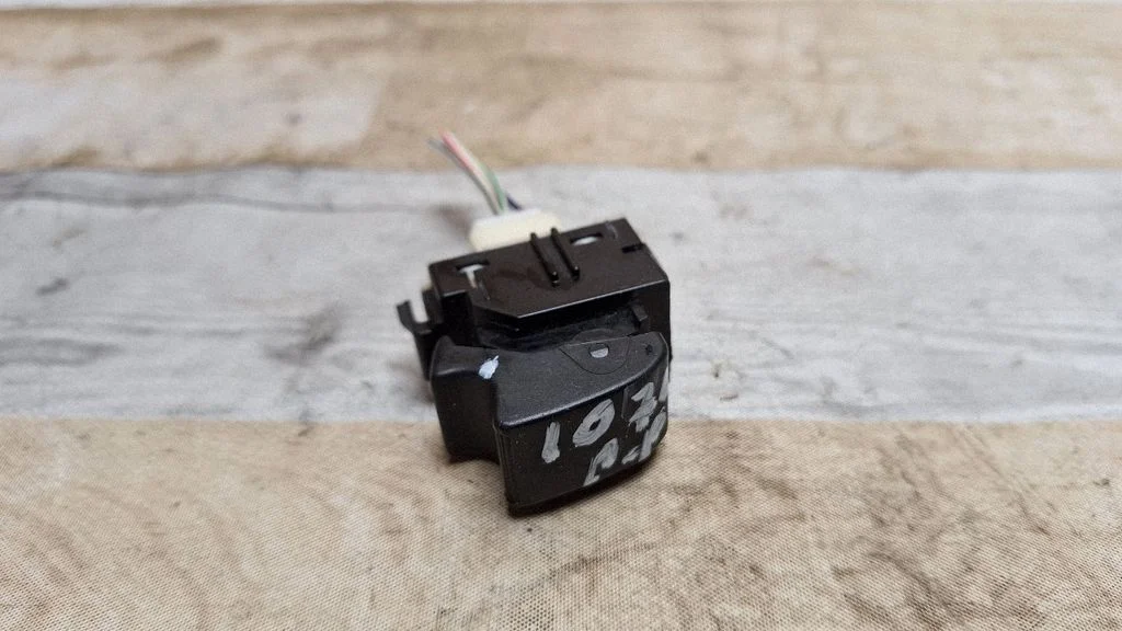 Electric window control switch 8481005050