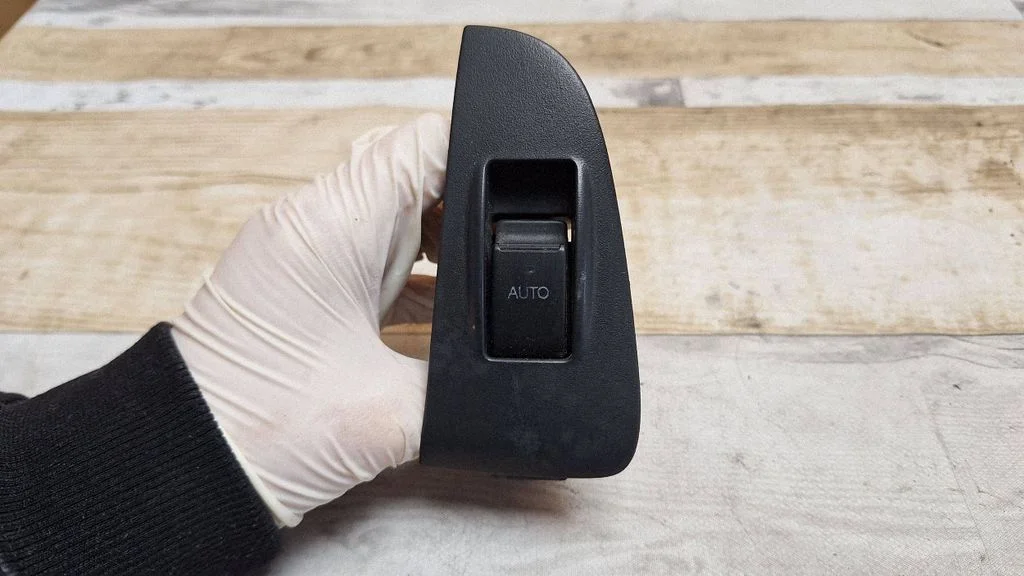Electric window control switch 7427205020