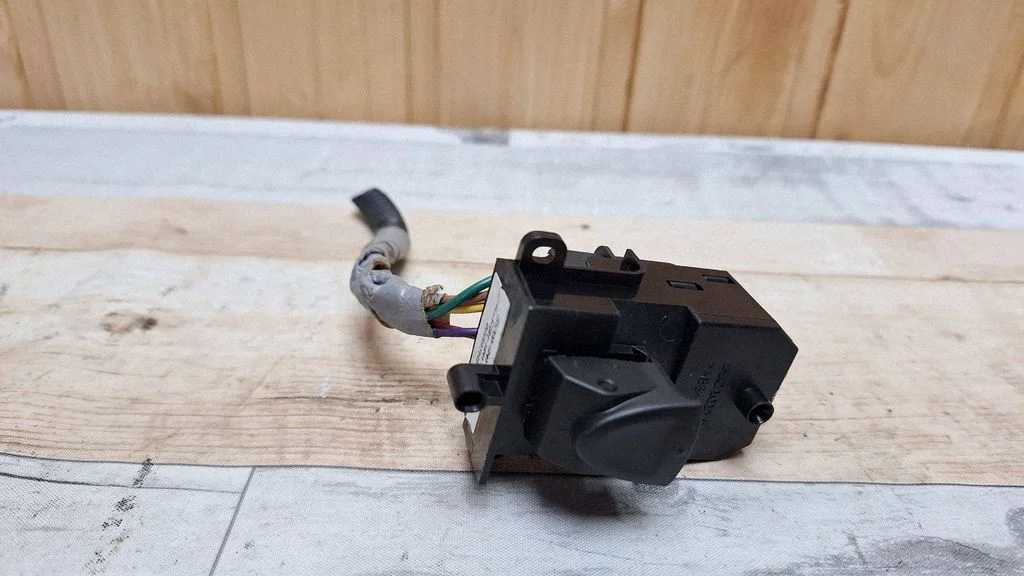 Electric window control switch 35760SNAJ030M1