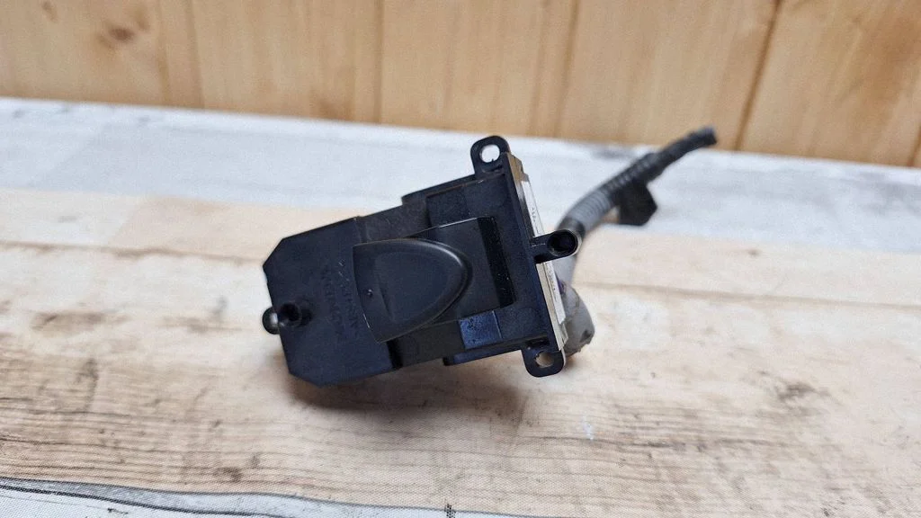 Electric window control switch 35760SNAJ030M1