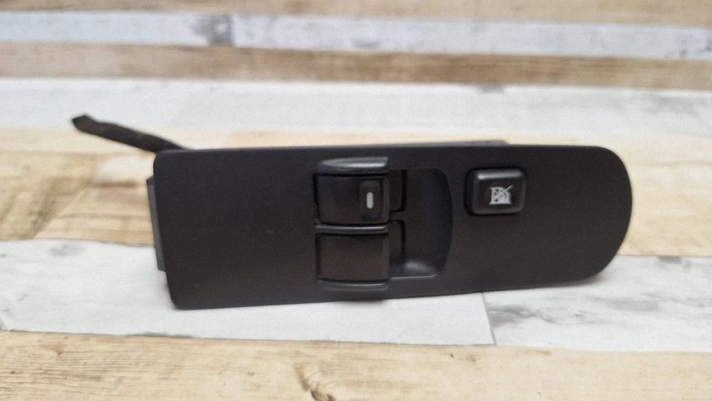 Electric window control switch MR587959