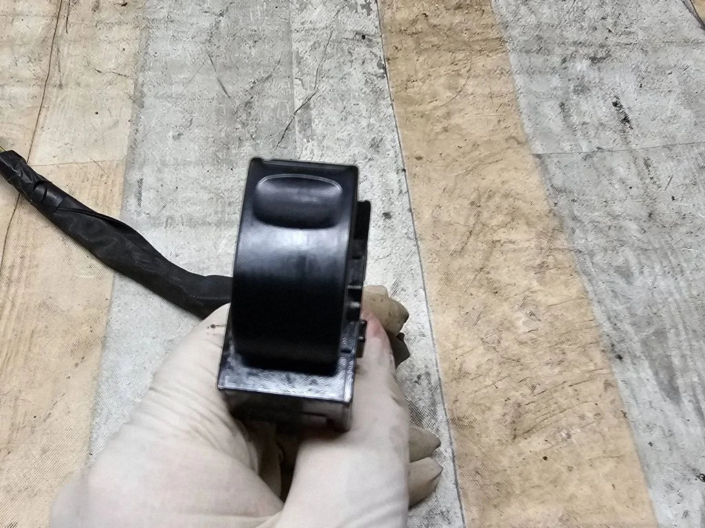 Elektrisko logu slēdzis