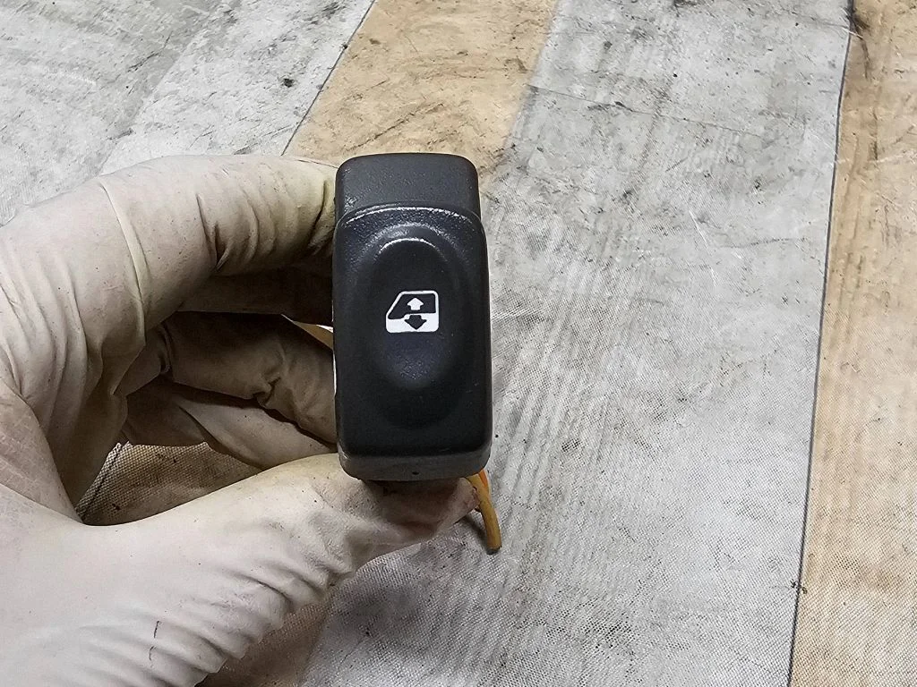 Elektrisko logu slēdzis 432963K