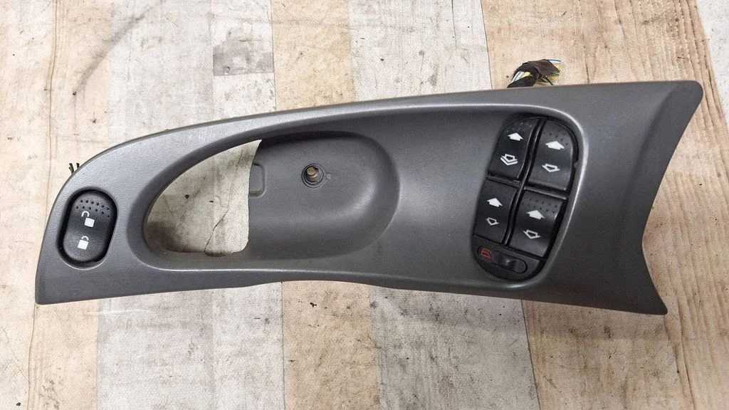 Przełącznik szyb elektrycznych 4S41F23879
