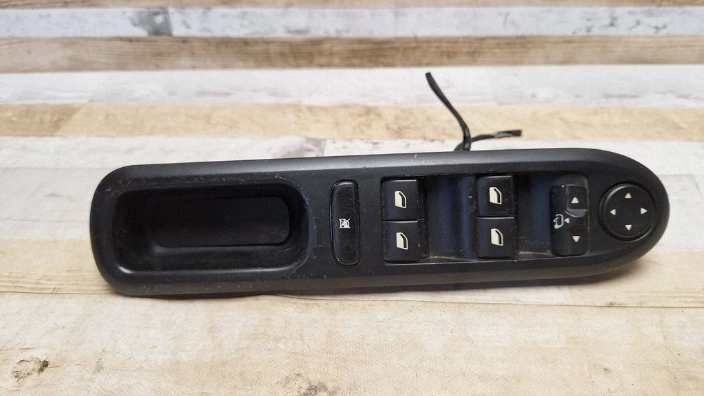 Electric window control switch 96468704XT
