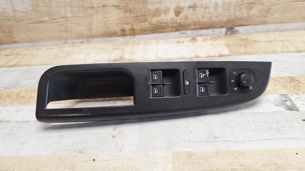 Elektrisko logu slēdzis 1K4868049C