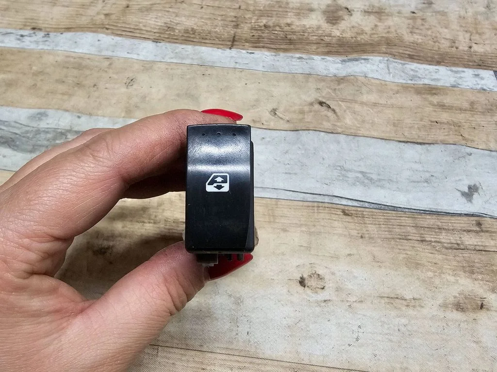Elektrisko logu slēdzis 315027A