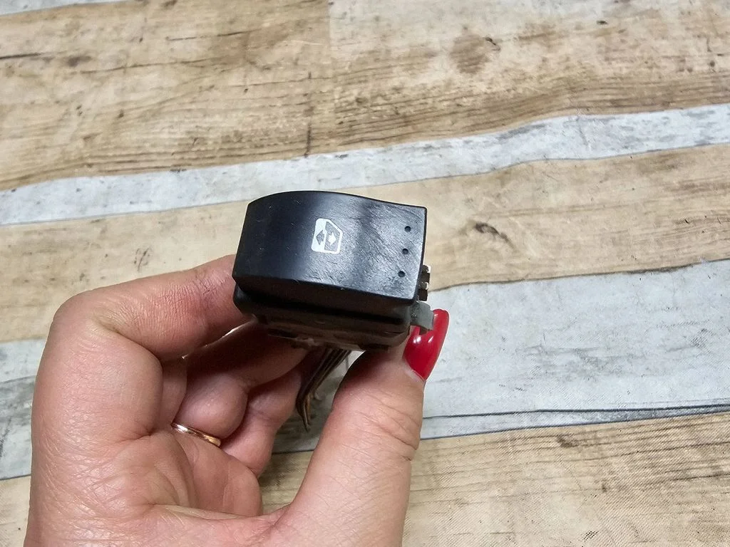 Electric window control switch – Renault Scenic II - Grand scenic II (2003-2006)