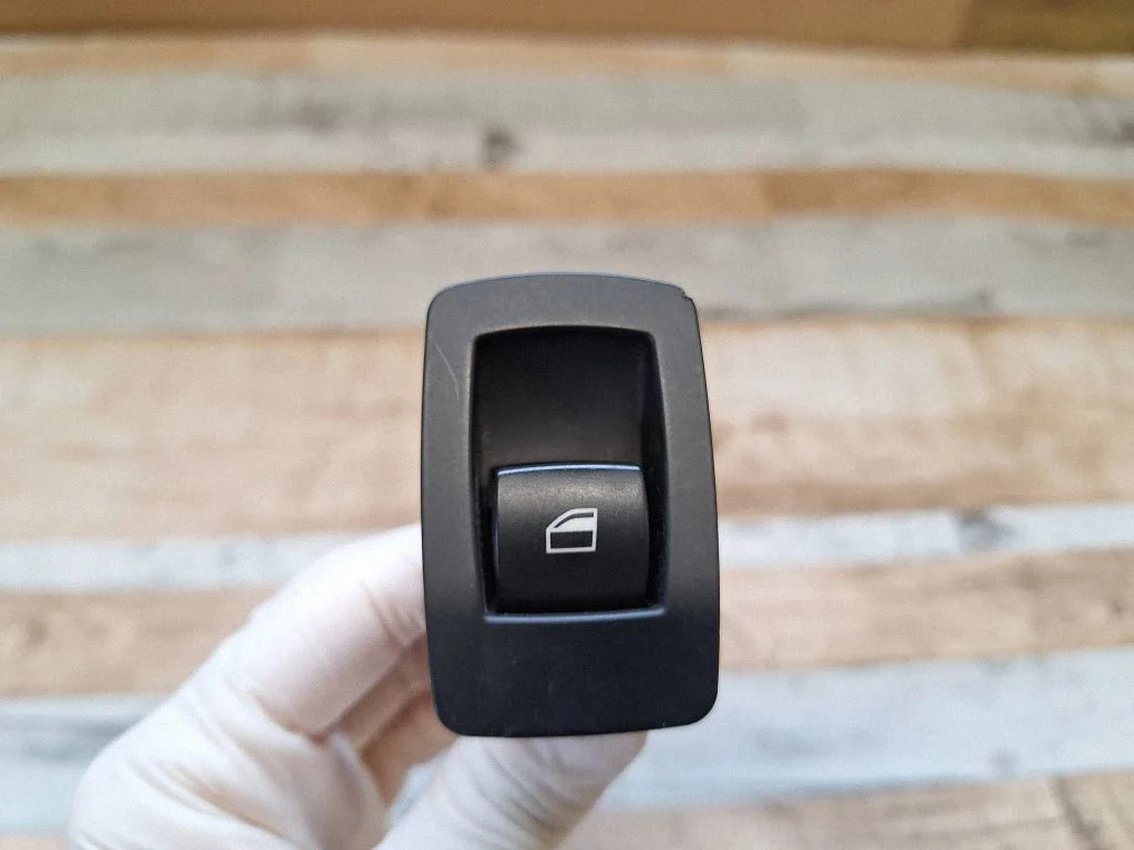 Electric window control switch – BMW 1 Series E81 E87 (2004-2011)