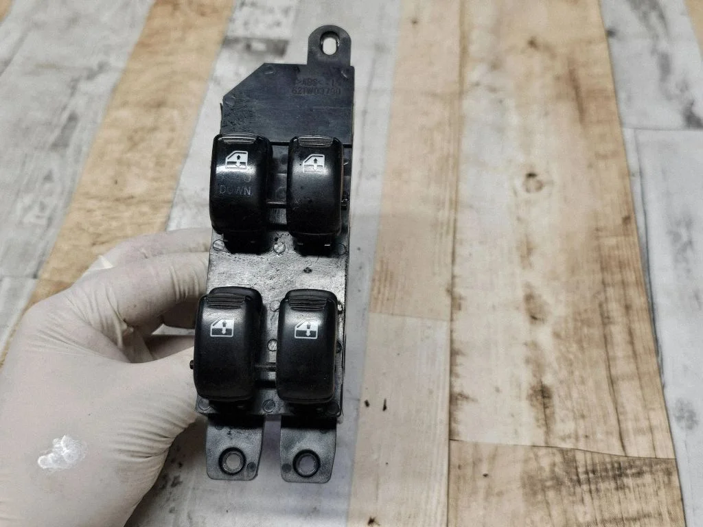 Elektrisko logu slēdzis 9357026100