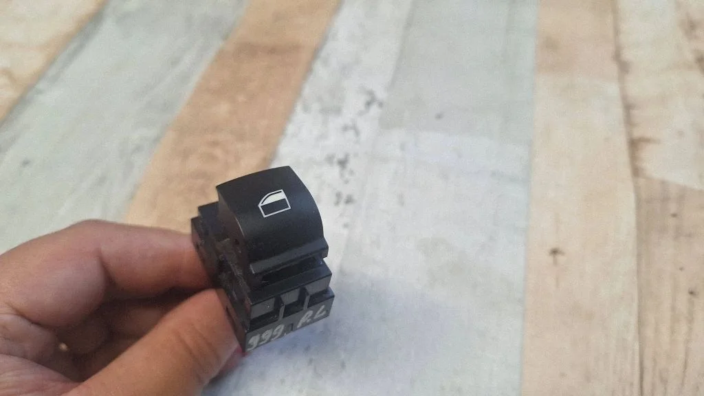 Electric window control switch – BMW 5 Series F10 F11 (2009-2016)