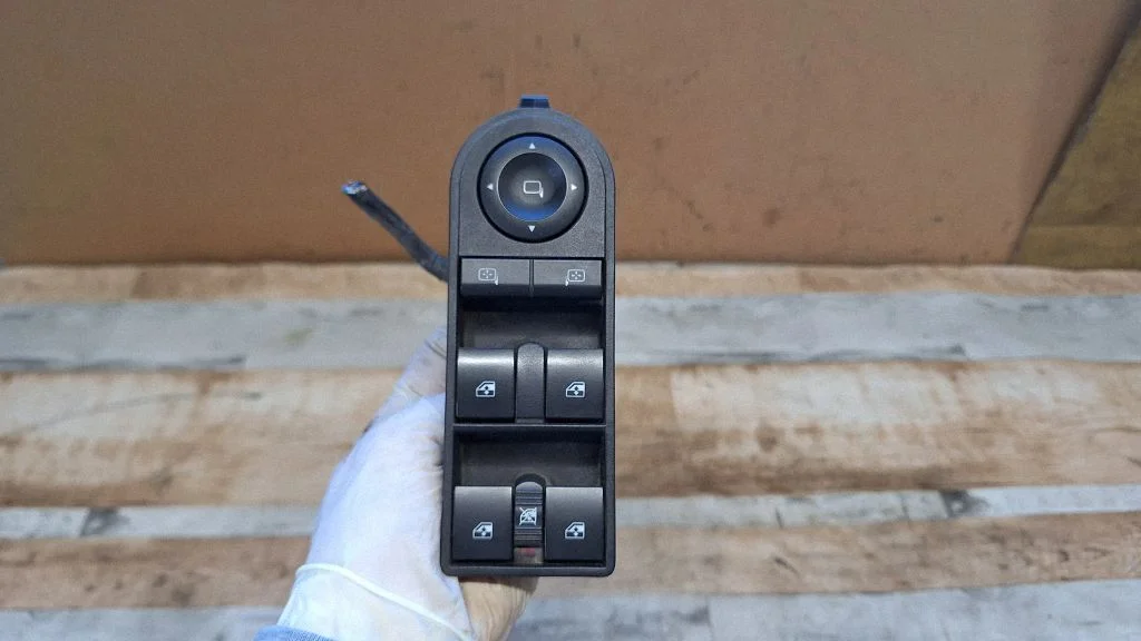 Electric window control switch – Opel Zafira B (2005-2014)