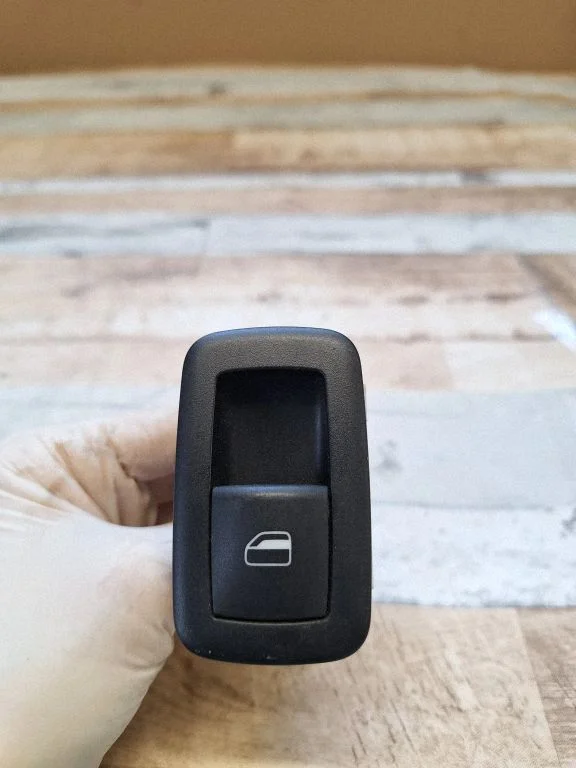 Electric window control switch 04602539AC