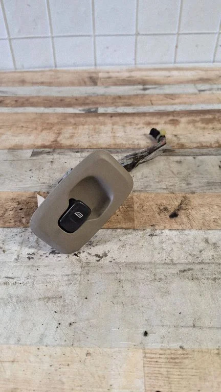 Electric window control switch 8685288