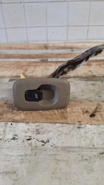 Electric window control switch 8685288