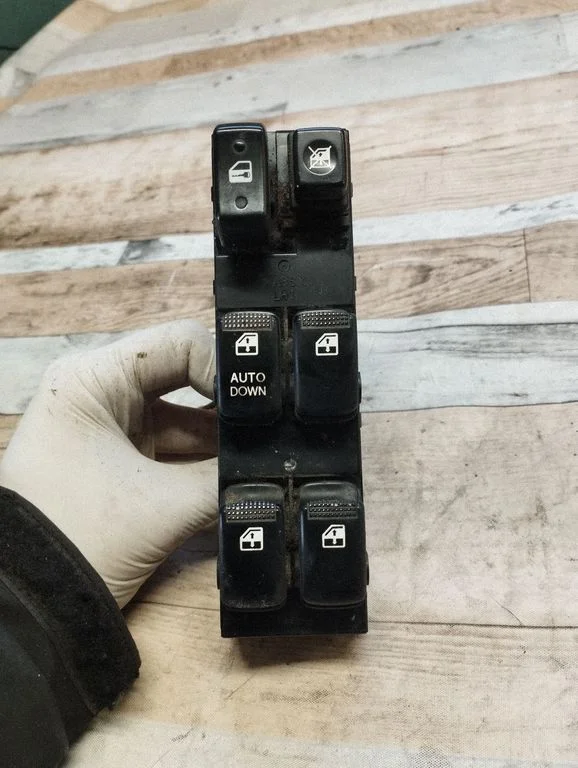 Electric window control switch