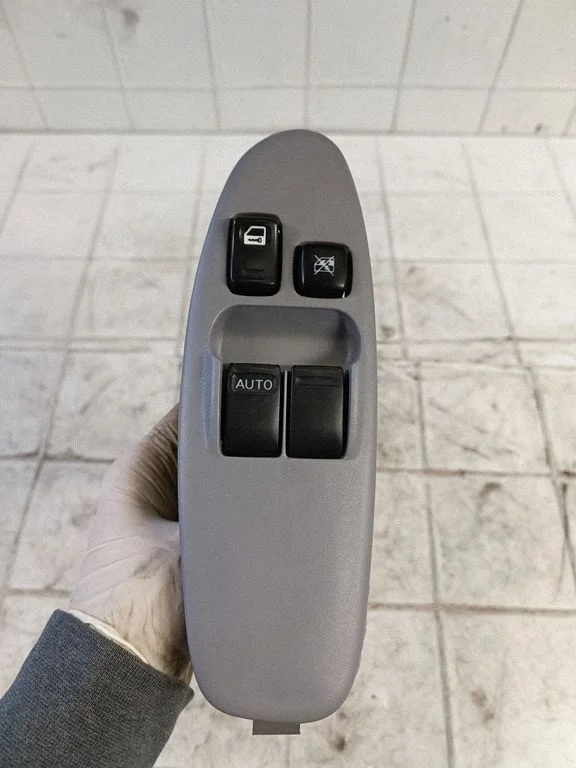 Electric window control switch 80961BU200