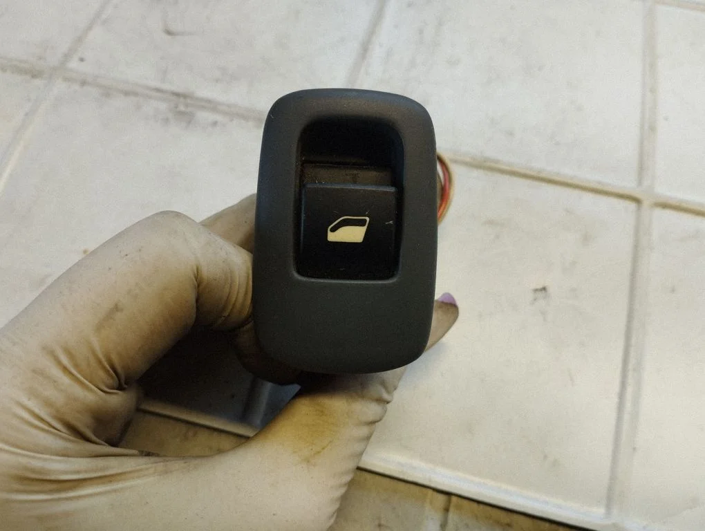 Electric window control switch 96515962ZF
