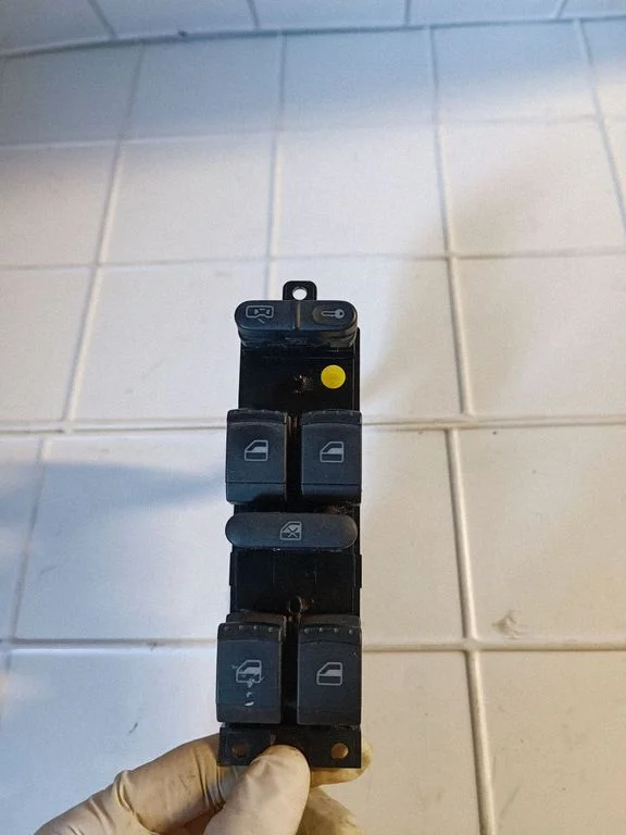 Elektrisko logu slēdzis 1J4959857D