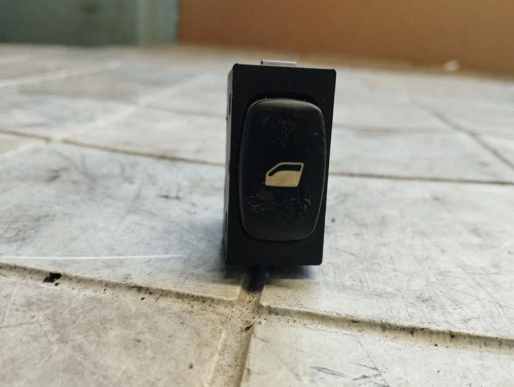 Elektrisko logu slēdzis 96360166XT