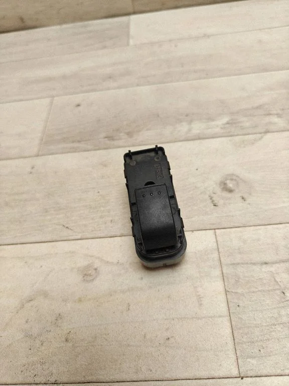 Electric window control switch CC3366330A