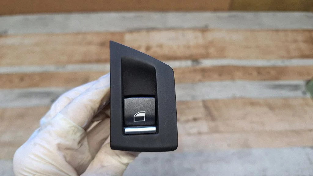 Electric window control switch 916352701