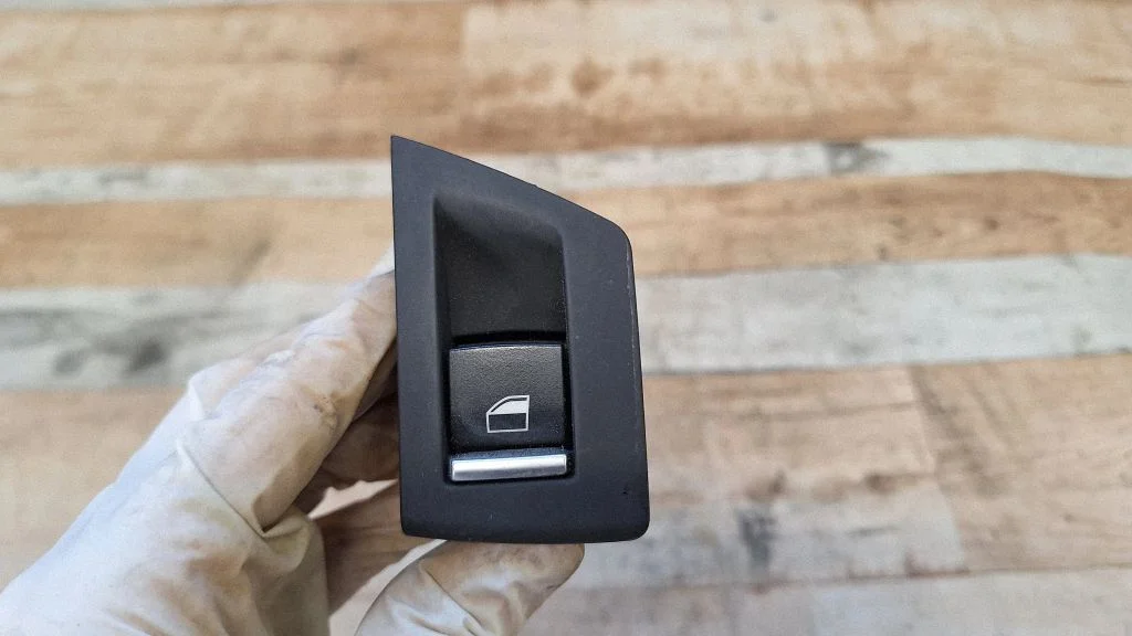 Electric window control switch 916352701