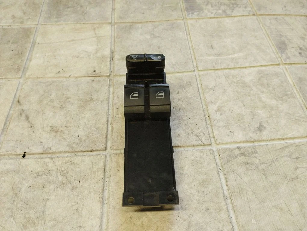 Elektrisko logu slēdzis 1J3959857B