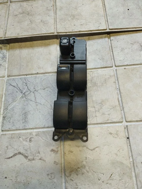 Electric window control switch MN141066