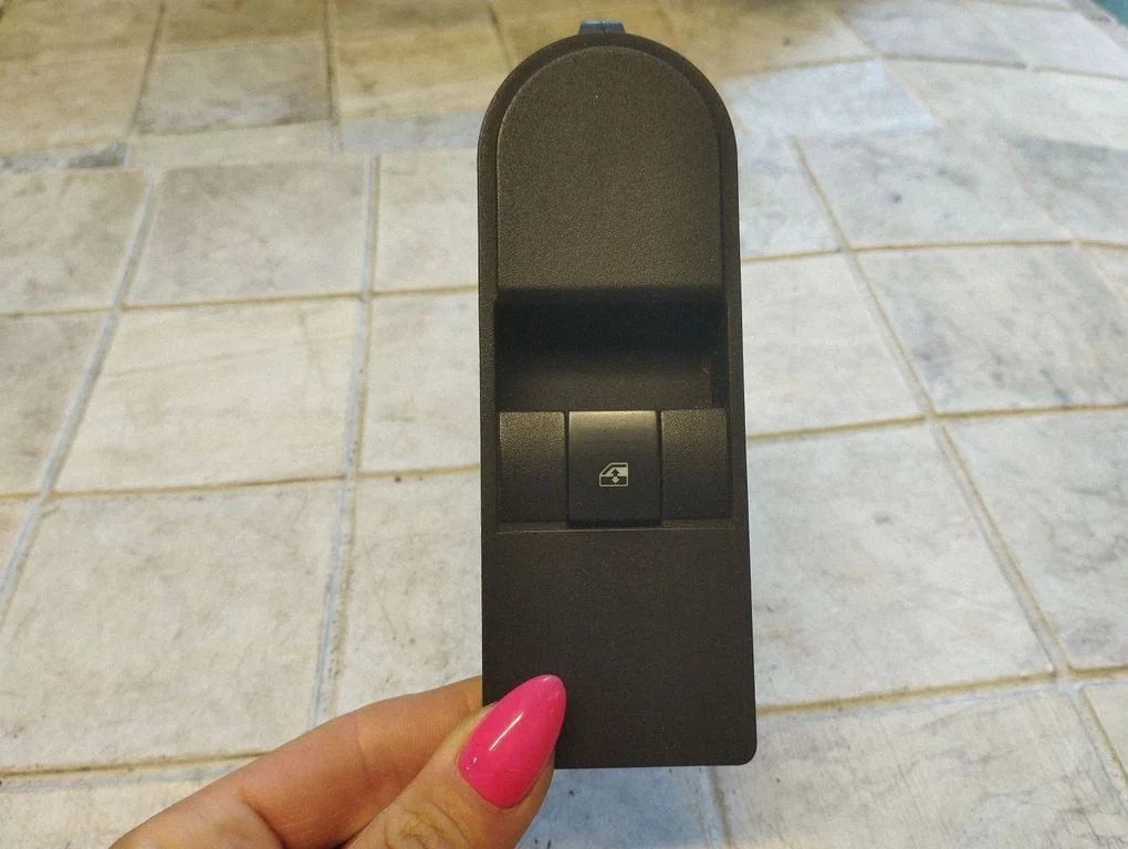 Electric window control switch 13183675