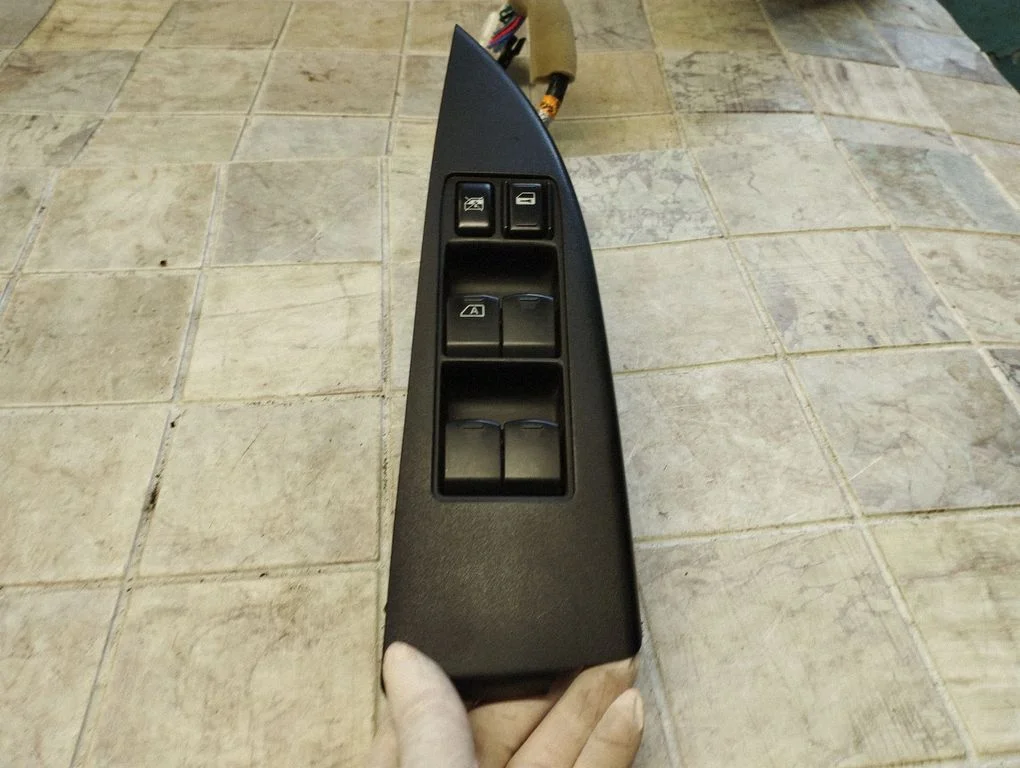 Electric window control switch 94263AJ030