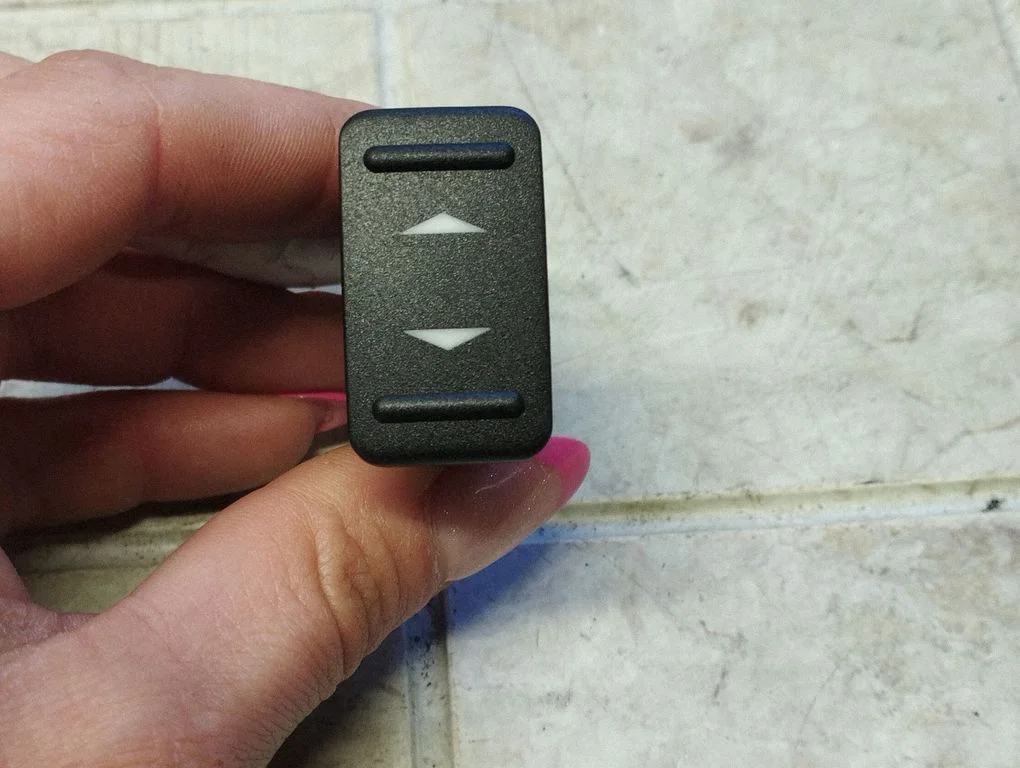 Elektriaknate lüliti 6M2T14529AD