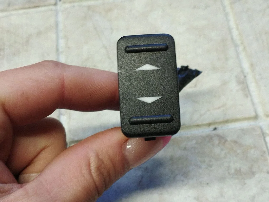 Elektriaknate lüliti 6M2T14529AD