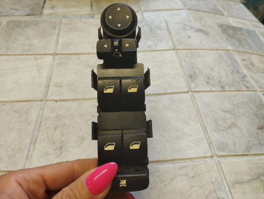 Electric window control switch 53269704