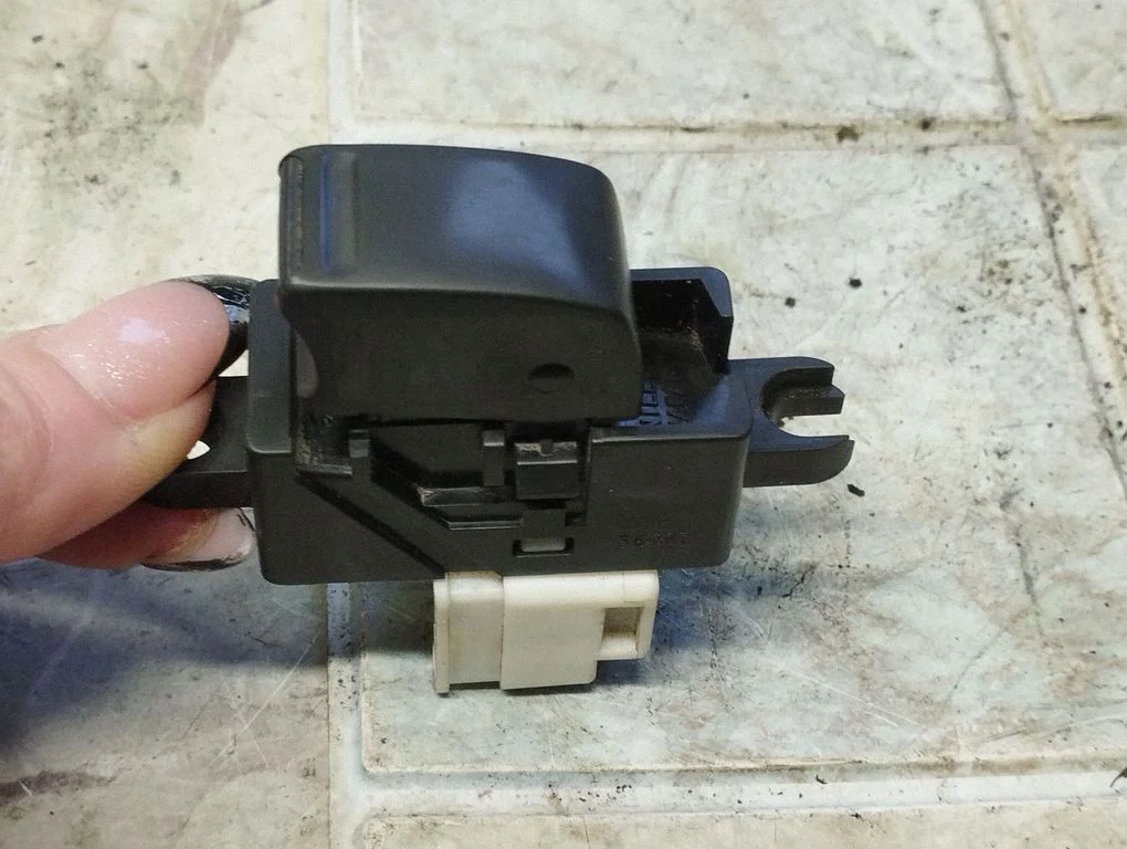 Elektrisko logu slēdzis 3606Z