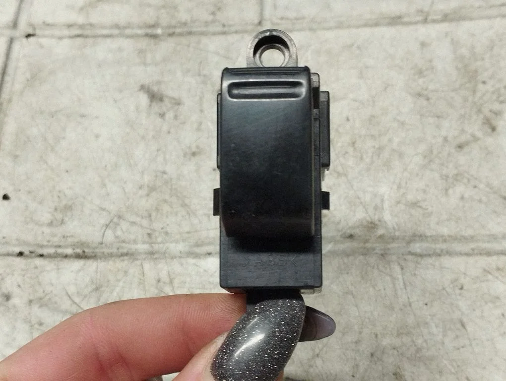 Elektrisko logu slēdzis 25411AV600