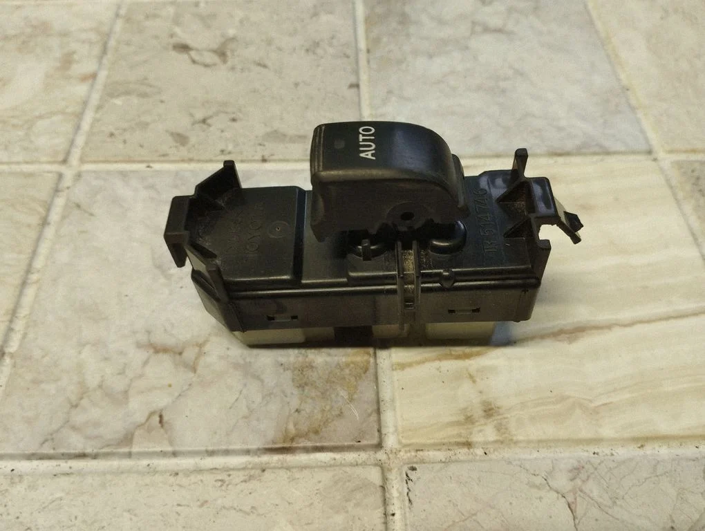 Electric window control switch 8403013031