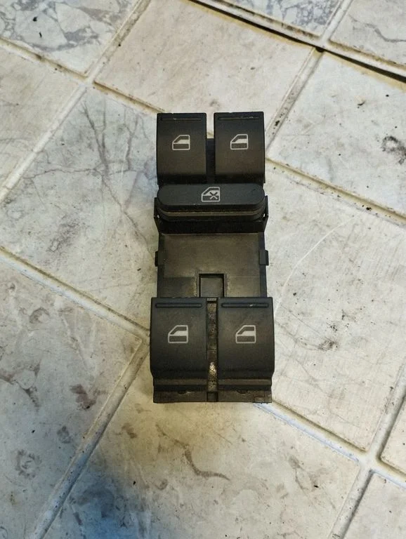 Przełącznik szyb elektrycznych 1K4959857