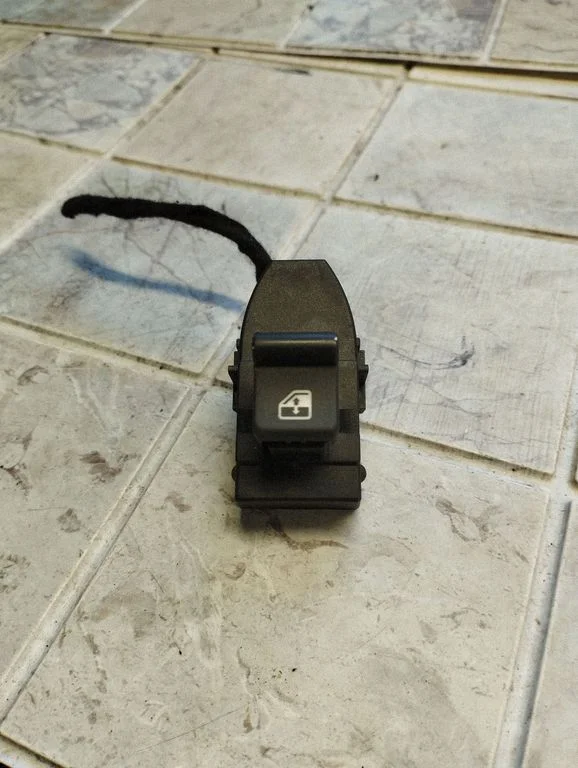 Elektrisko logu slēdzis