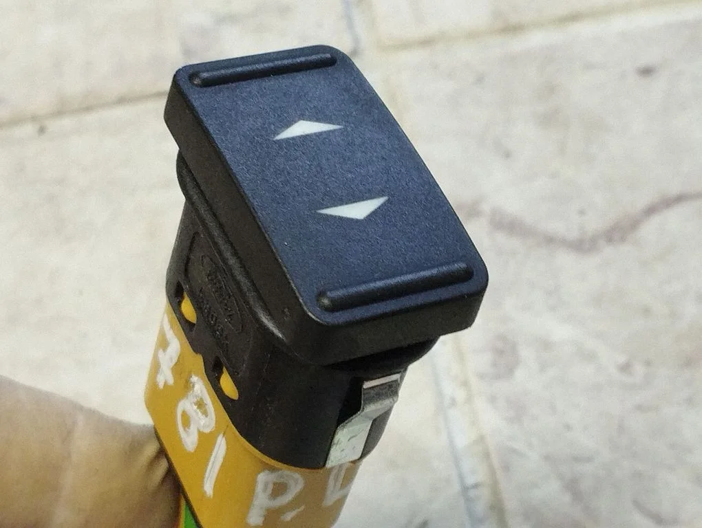 Przełącznik szyb elektrycznych 6M2T14529DA