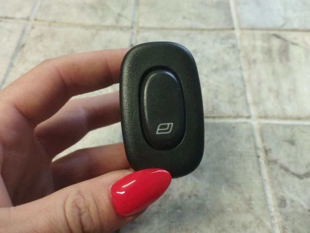 Electric window control switch – Saab 9-5 (2006-2010)