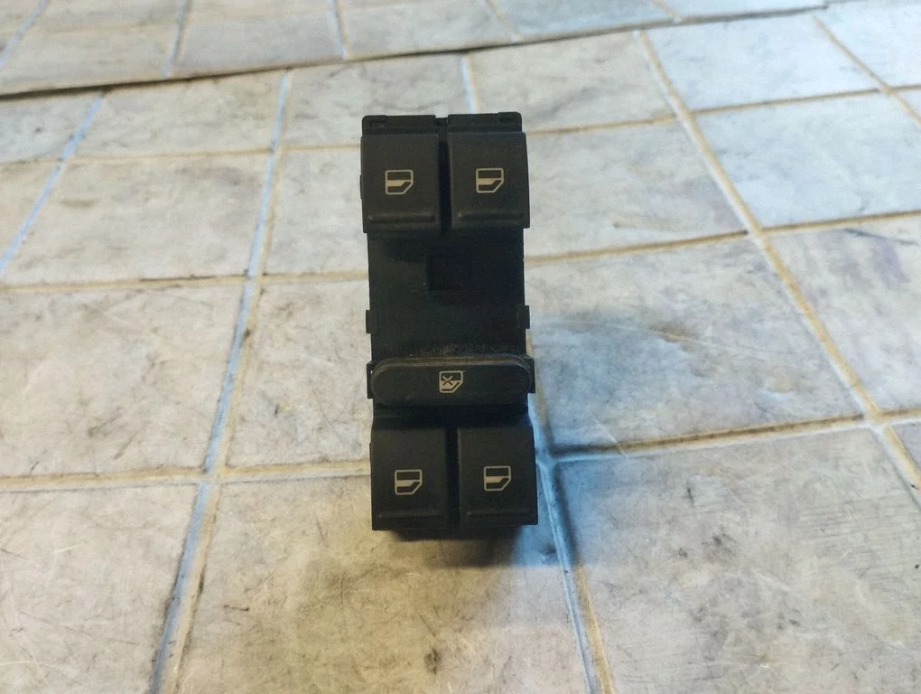 Elektrisko logu slēdzis 1Z0959858B