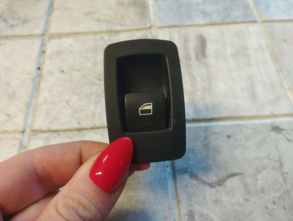 Electric window control switch 159798001606C