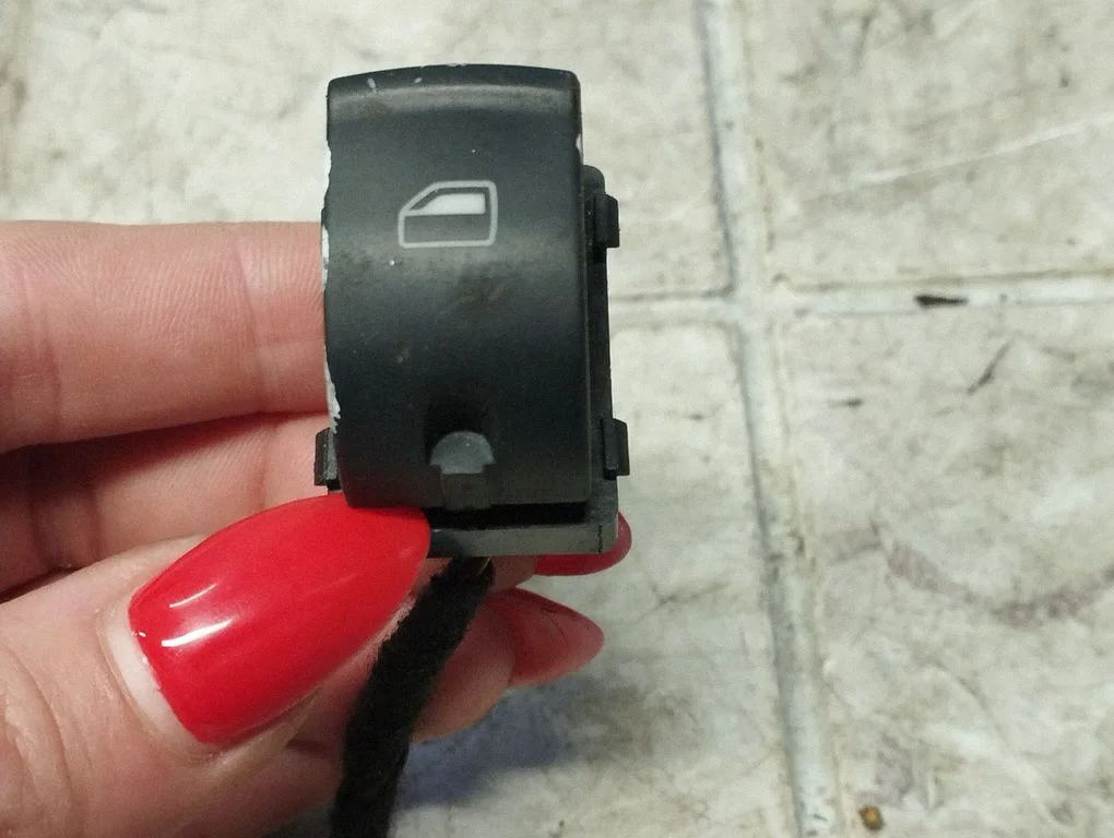 Elektriaknate lüliti 4F0959855