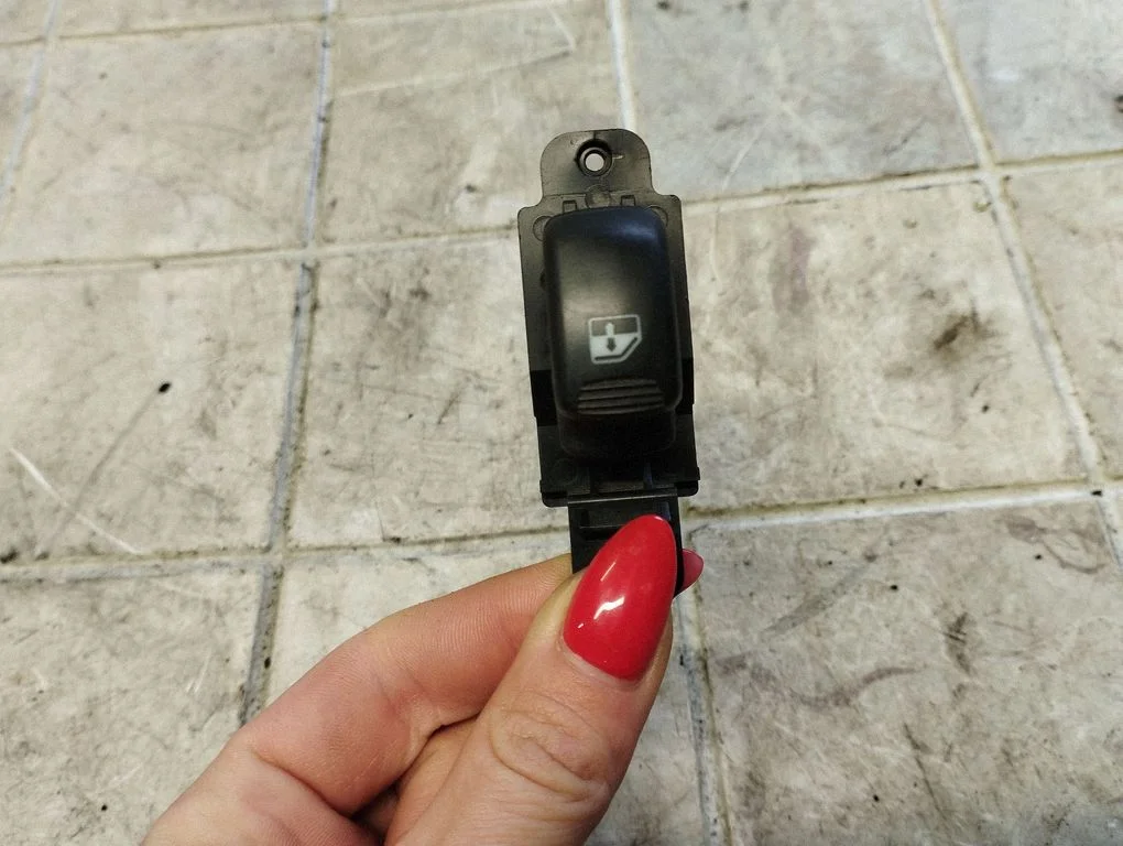 Electric window control switch 935753C010